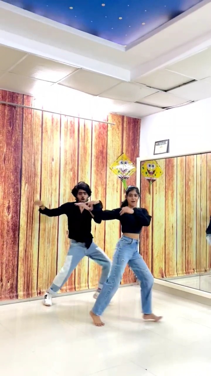 Nashe se chadh gyi ??| Trending Shorts| #dance #shorts #youtubeshorts #ytshorts #shortvideo #love